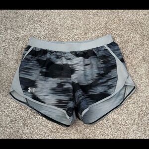 BNWOT Under Armour Women's Black and Gray Shorts